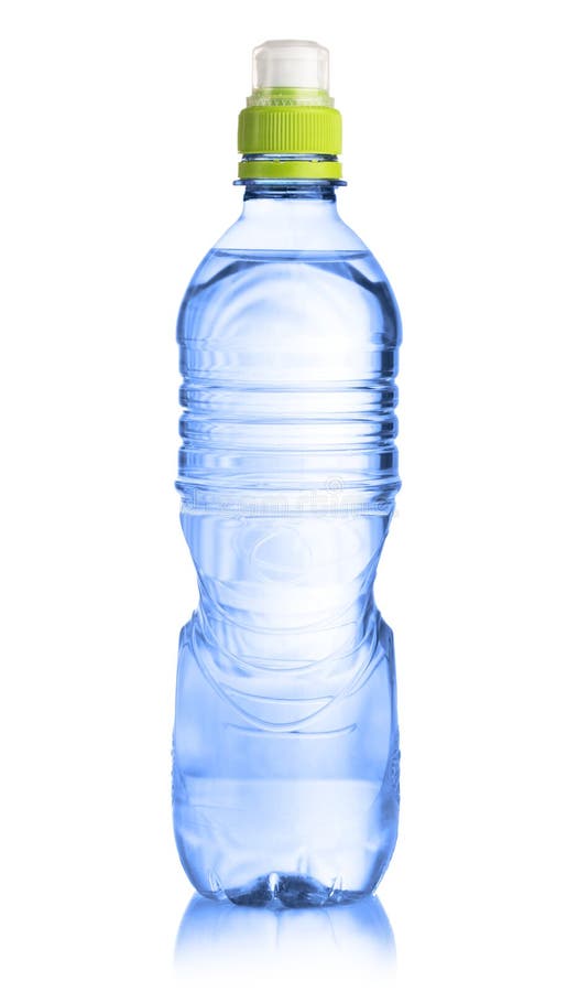 Plastic fles water dat op wit wordt geïsoleerd-
