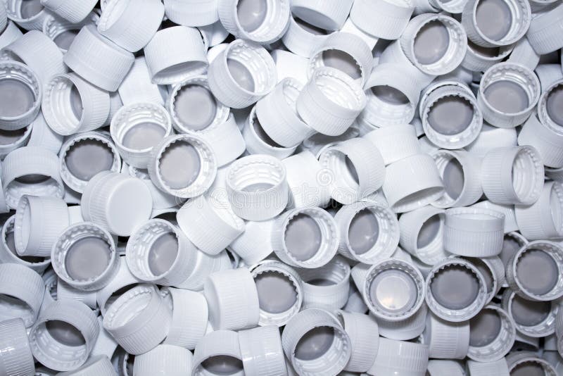 Plastic kappen, kroonkurken in grote hoeveelheid stock fotografie Plastic kappen, kroonkurken in grote hoeveelheid stock fotografie