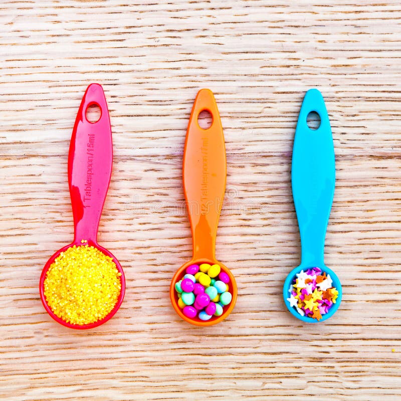 Plastic measuring spoons