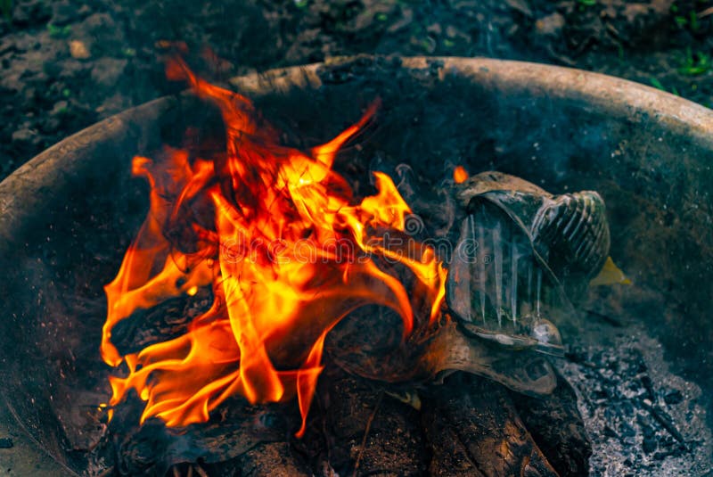 Plastic Packaging Burns and Pollutes the Atmosphere and the Environment