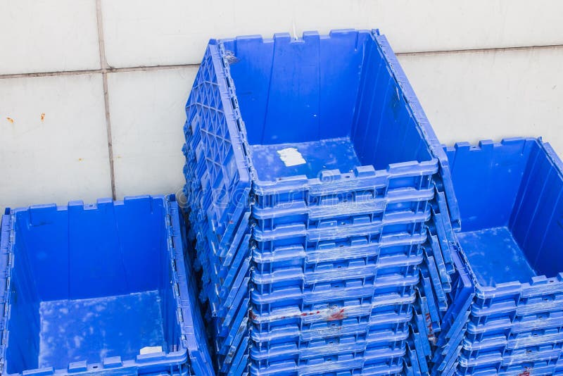 Plastic Shipping Boxes for Delivery Logistics, Blue Plastic Crate Stock
