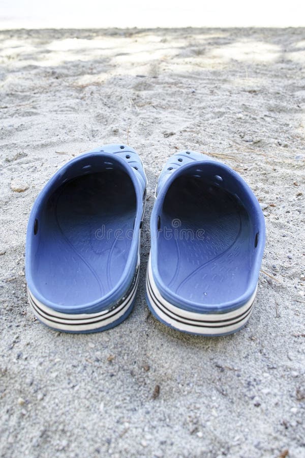 springen Civiel aanplakbiljet Plastic Shoes for the Beach Stock Image - Image of style, design: 173212821