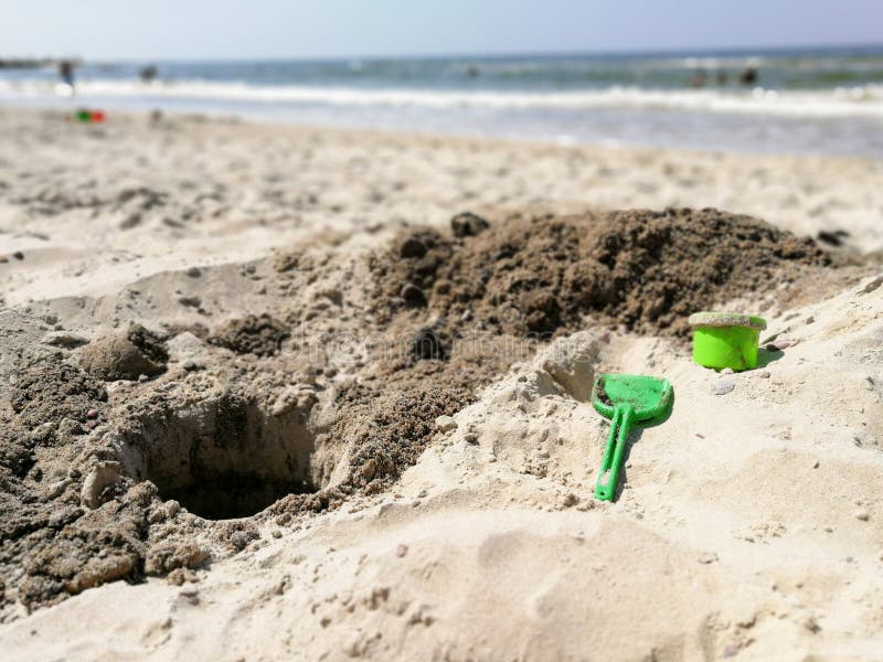 beach digging tools