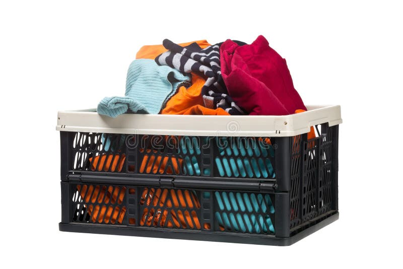 Plastikkiste mit Kleiderspenden lizenzfreie stockfotos