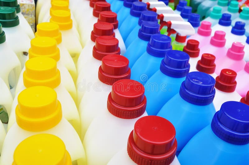 Plastikowe detergent butelki - cleaning produkty zdjęcie stock Plastikowe detergent butelki - cleaning produkty zdjęcie stock