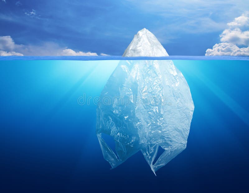 Plastikowego worka środowiska zanieczyszczenie z górą lodowa