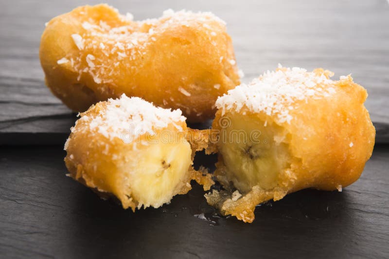 Plat Avec La Banane En Tempura Photo stock - Image du blanc, chinois ...