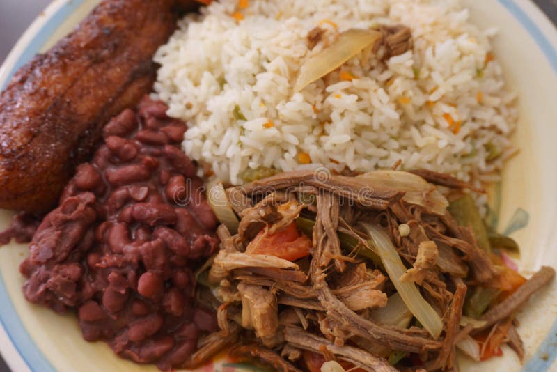 Plat du Costa Rica, viande avec du riz et haricots photo stock Plat du Costa Rica, viande avec du riz et haricots photo stock
