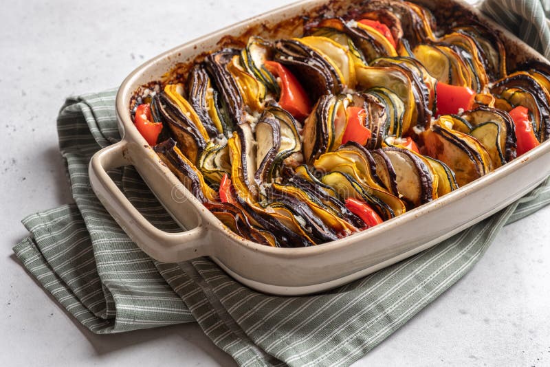 Ratatouille. Ragoût Traditionnel Français De Légumes D&amp;#39;été. Casserole ...