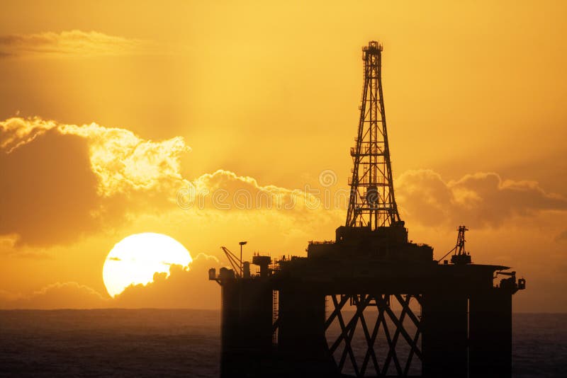 Plataforma petrolera imagen de archivo libre de regalías
