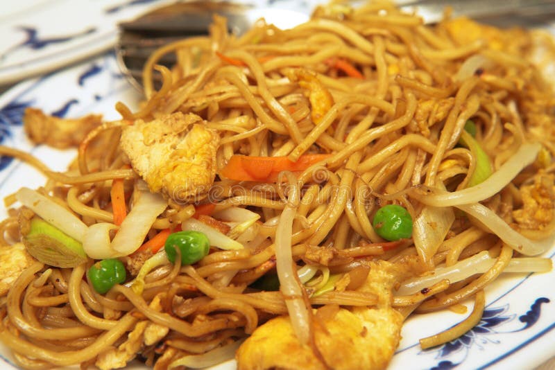 Piatto di Pollo Chow Mein.