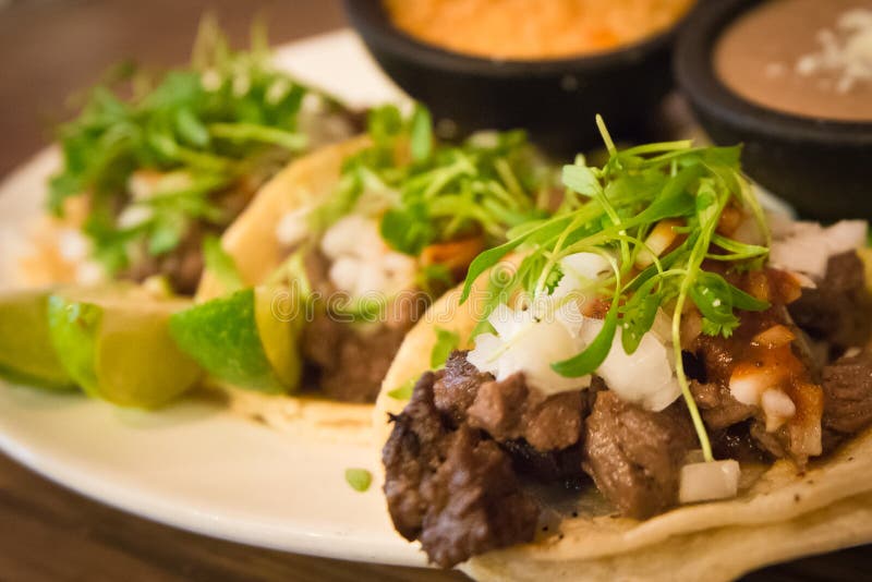 Plate of three street style tacos