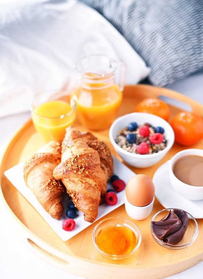 Le petit-déjeuner confiné est toujours d'actualité! Emportez votre plateau  en chambre pour savourer tranquillement votre premier repas de la journée.  Nous nous occupons de tout, venez retirer votre plateau à l'heure qui