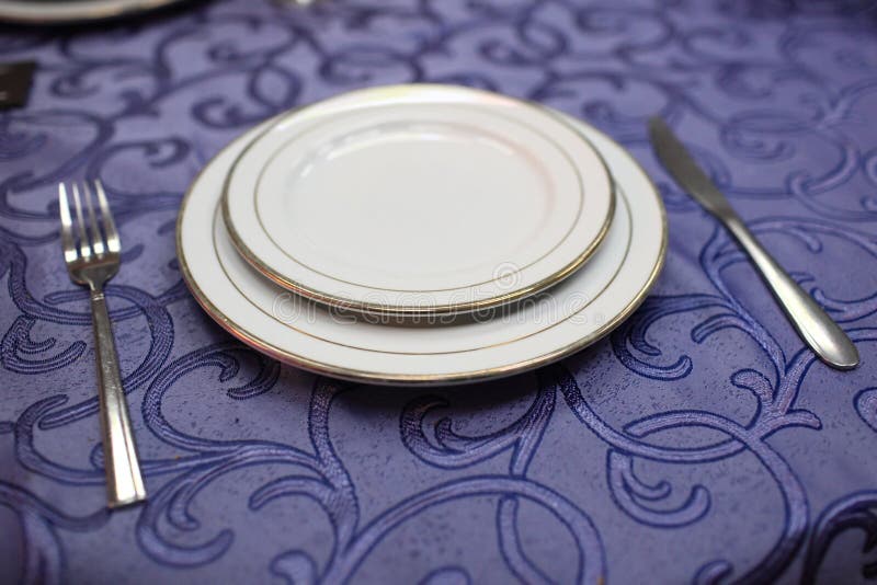 Table with Plates and Napkins Stock Photo - Image of dining, indoor ...