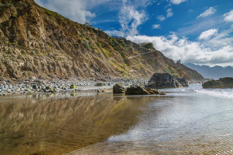 Playa Benijo Tenerife海景清幽，可以欣赏到海滨悬崖的美景 库存图片
