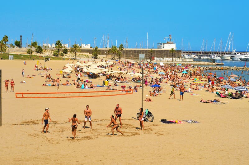 Playa de Barceloneta-Somorrostro en Barcelona, España fotografía de archivo libre de regalías Playa de Barceloneta-Somorrostro en Barcelona, España fotografía de archivo libre de regalías