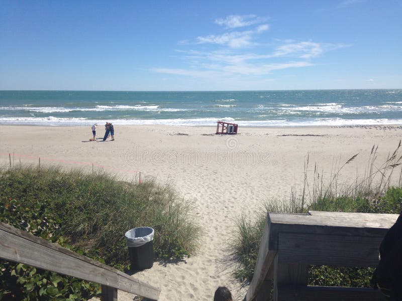 Playa de Indialantic fotografía editorial. Imagen de ciudad 90188392