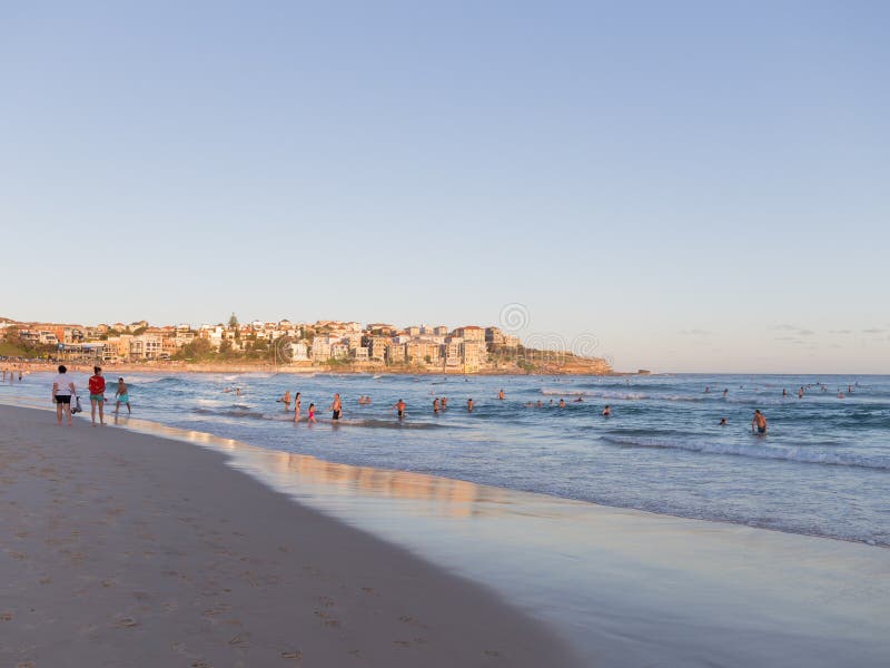 Playa de la ciudad de Sydney en la puesta del sol fotografía de archivo libre de regalías Playa de la ciudad de Sydney en la puesta del sol fotografía de archivo libre de regalías