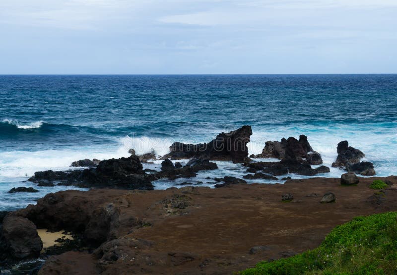 Playa de Maui con las ondas de balanceo imagenes de archivo Playa de Maui con las ondas de balanceo imagenes de archivo
