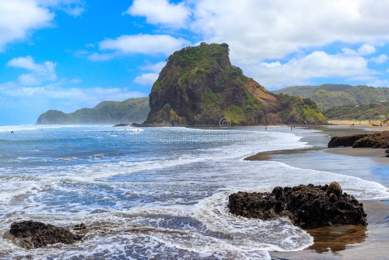 Playa de Piha, costa oeste cerca de Auckland, Nueva Zelanda fotos de archivo libres de regalías Playa de Piha, costa oeste cerca de Auckland, Nueva Zelanda fotos de archivo libres de regalías
