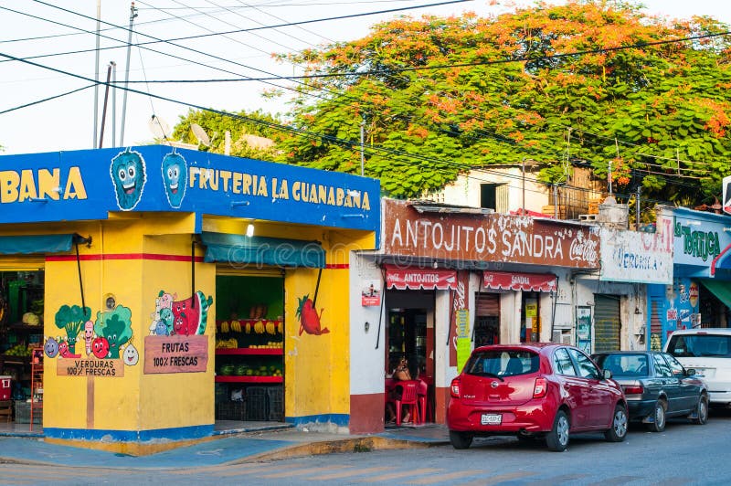 Playa del Carmen, México, loja de frutas e produtos hortícolas de rua fotografia de stock Playa del Carmen, México, loja de frutas e produtos hortícolas de rua fotografia de stock