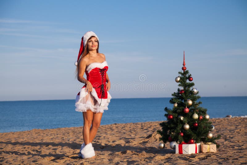 Playa del mar del Año Nuevo de la Navidad de la muchacha del sur fotos de archivo Playa del mar del Año Nuevo de la Navidad de la muchacha del sur fotos de archivo