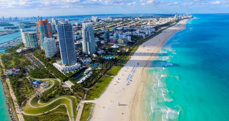 Playa del sur, Miami Beach florida Silueta del hombre de negocios Cowering imagen de archivo libre de regalías Playa del sur, Miami Beach florida Silueta del hombre de negocios Cowering imagen de archivo libre de regalías