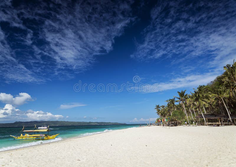Playa filipina tradicional Boracay pH del puka del barco del viaje del taxi del transbordador imagenes de archivo Playa filipina tradicional Boracay pH del puka del barco del viaje del taxi del transbordador imagenes de archivo