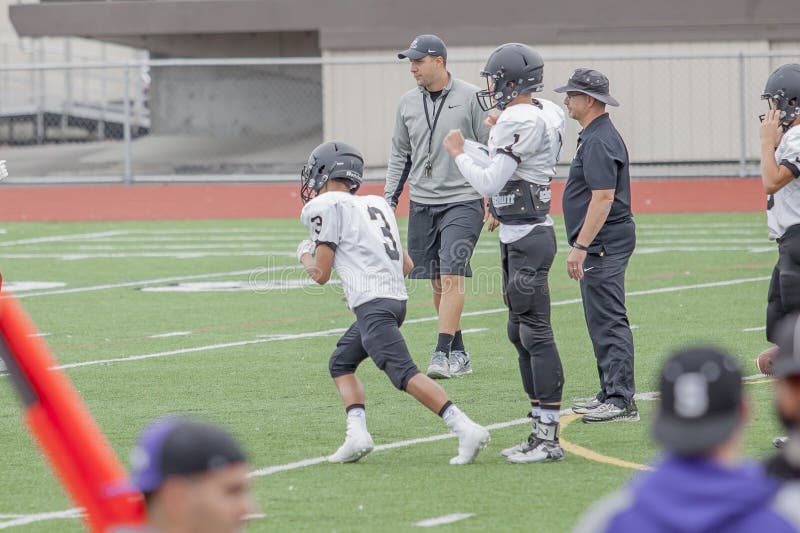 146 High School Football Lineman Stock Photos Free & RoyaltyFree