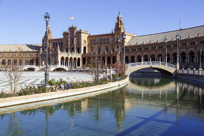 Plaza de Espana - cuadrado español en Sevilla, España foto de archivo libre de regalías Plaza de Espana - cuadrado español en Sevilla, España foto de archivo libre de regalías