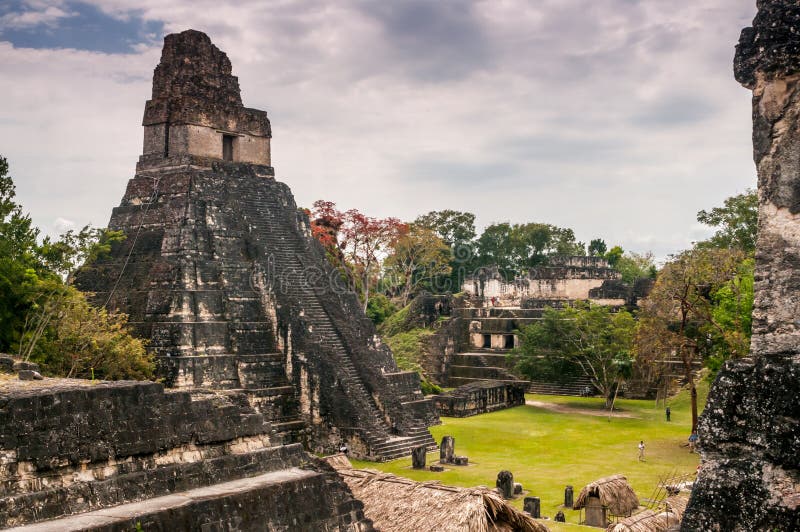 Plaza de la tubería de Tikal fotografía de archivo libre de regalías Plaza de la tubería de Tikal fotografía de archivo libre de regalías