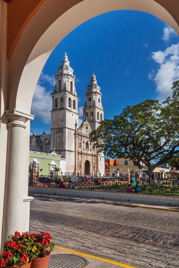 Plaza för Campeche domkyrkasjälvständighet arkivfoton Plaza för Campeche domkyrkasjälvständighet arkivfoton