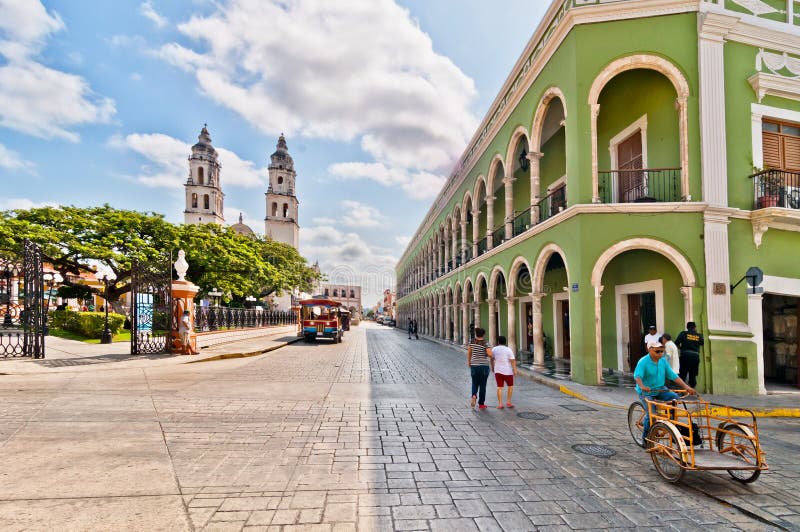 Plaza principal con la catedral en Campeche, México imágenes de archivo libres de regalías