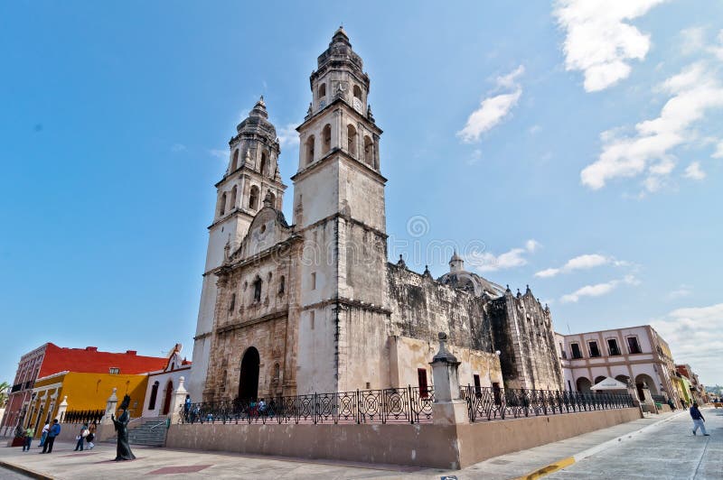 Plaza principal con la catedral en Campeche, México imagen de archivo libre de regalías