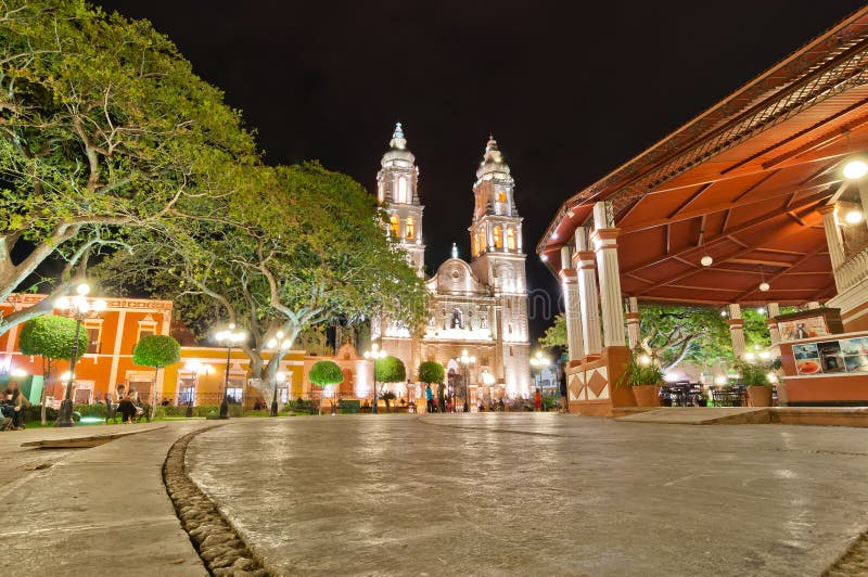 Plaza principal y catedral en Campeche, México fotografía de archivo