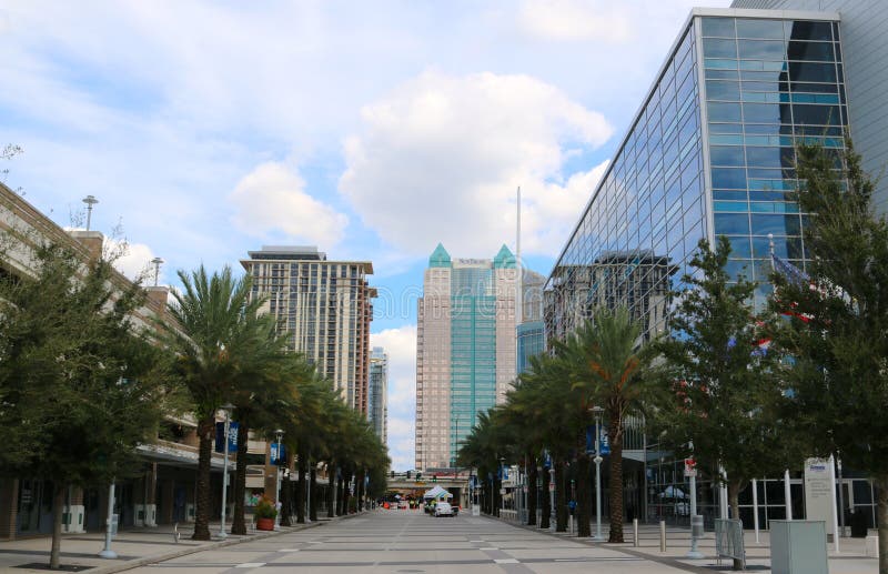 Plaza sul centro commerciale a Orlando del centro, Florida fotografia stock Plaza sul centro commerciale a Orlando del centro, Florida fotografia stock