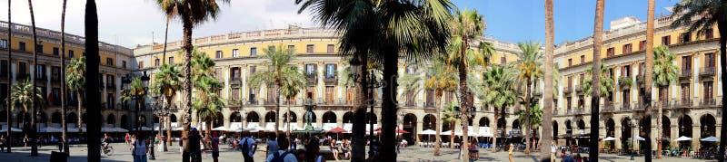 Plaça Reial, ocupado con los turistas hambrientos imagen de archivo libre de regalías Plaça Reial, ocupado con los turistas hambrientos imagen de archivo libre de regalías