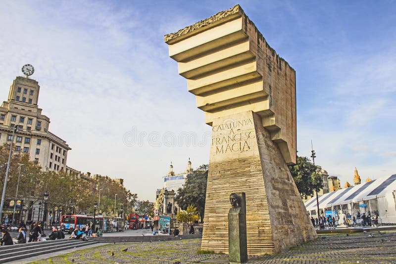 Plaça de Catalunya et le monument à Francesc Macià à Barcelone images libres de droits