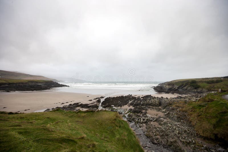 Plaża na północnoatlantyckim pierścieniu irlandii kerry obrazy royalty free