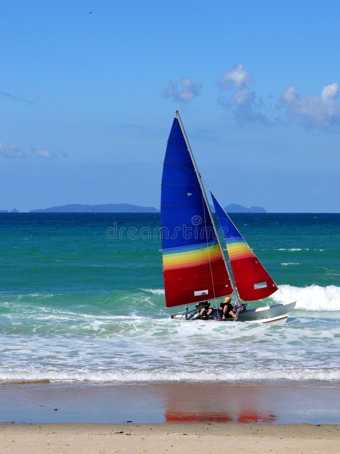plażowa catamaran zakończenia żeglowania kipiel obraz stock plażowa catamaran zakończenia żeglowania kipiel obraz stock