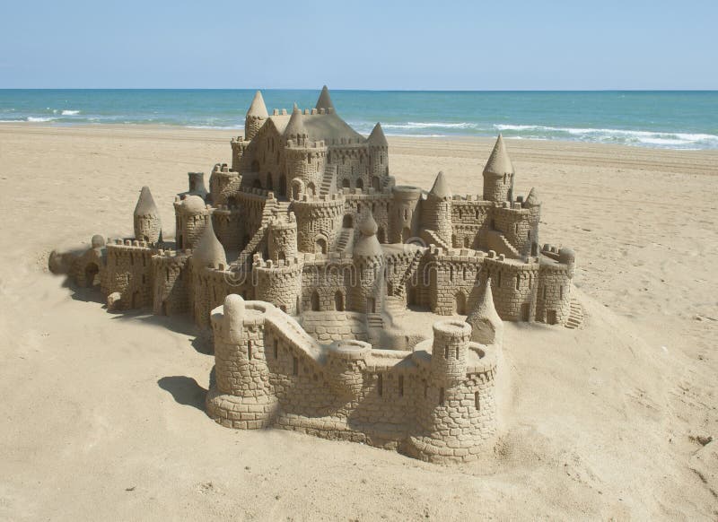 plażowy kasztel zrobił piaskowi target1497_0_ kształt