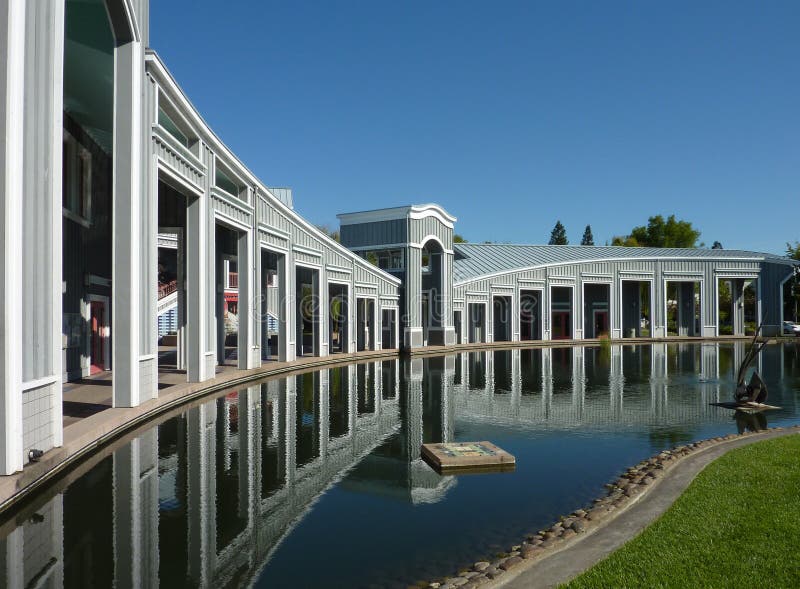 Pleasant Hill City Hall stock image. Image of reflection 12449497
