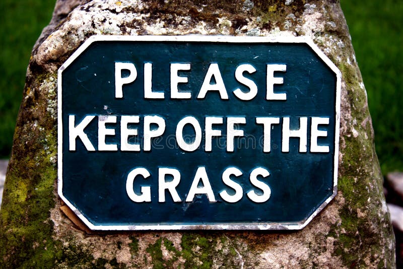 Be kept waiting. Please keep off the grass. Keep off the grass sign. Картинка keep off. Keep of a grass значок.