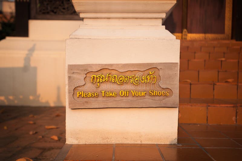 Please Take Off Your Shoes sign at Wat Chedi Luang, Chiang Mai, Thailand