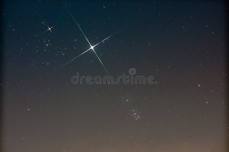 Pleiades (M45) e Giove e Toro immagini stock libere da diritti Pleiades (M45) e Giove e Toro immagini stock libere da diritti