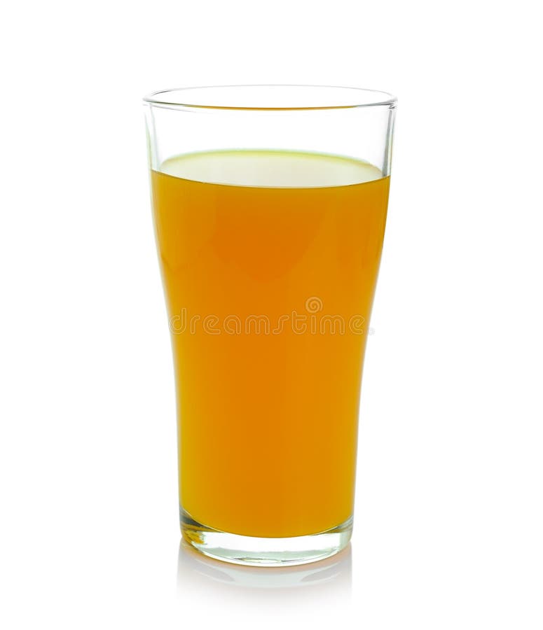 Plein verre de jus d'orange i sur le fond blanc