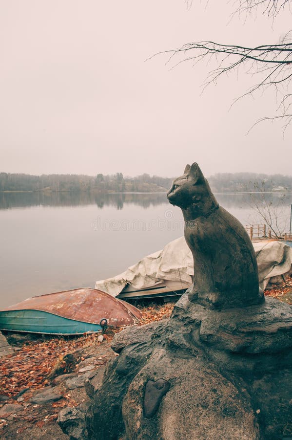 Ples Russia November 1, 2018: the figure of a black cat on the river Bank is a symbol of the city. Ples old Russian city in Russia royalty free stock photos Ples Russia November 1, 2018: the figure of a black cat on the river Bank is a symbol of the city. Ples old Russian city in Russia royalty free stock photos