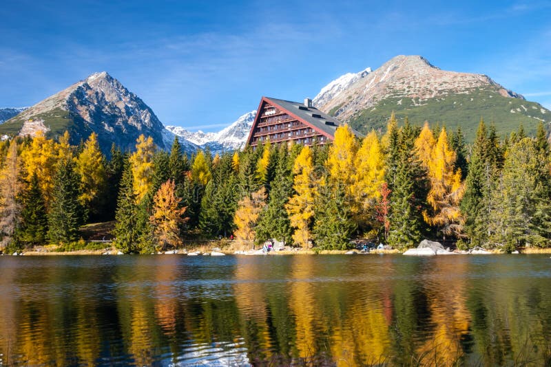 Pleso Strbske λιμνών βουνών, υψηλό Tatras, Σλοβακία στοκ εικόνες με δικαίωμα ελεύθερης χρήσης Pleso Strbske λιμνών βουνών, υψηλό Tatras, Σλοβακία στοκ εικόνες με δικαίωμα ελεύθερης χρήσης