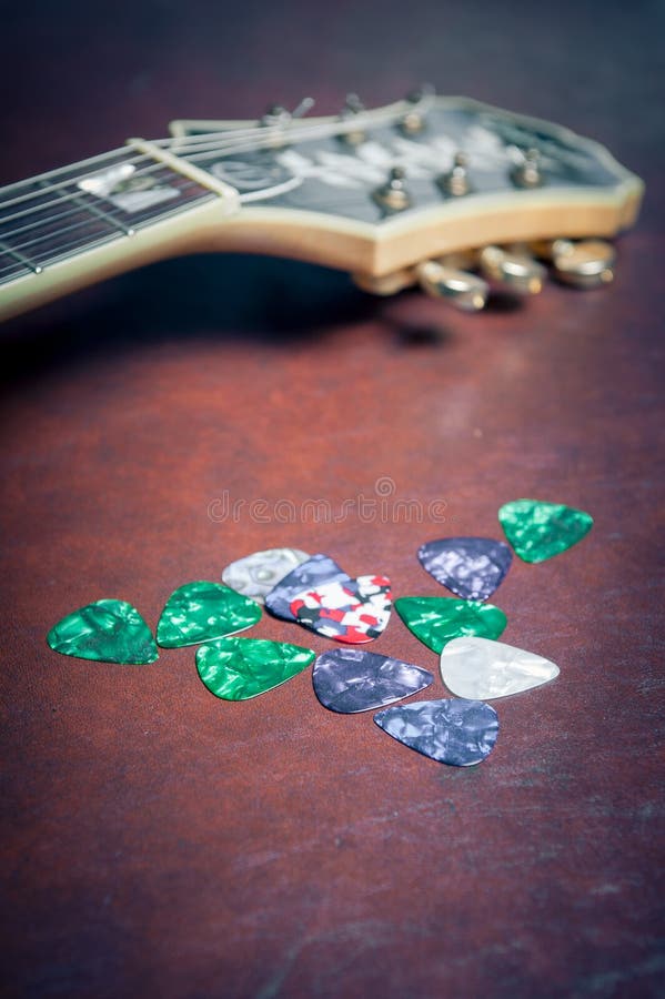 24 HOLOGRAM GUITAR PICKS From HOT PICKS USA - SKULLS / ALIENS - 2 FULL SETS - Foto 2