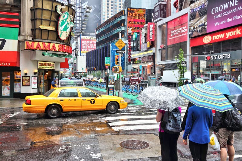 Download Pluie de Times Square photographie éditorial. Image du italien - 77163092